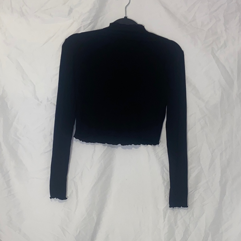 Elegant Black Long Sleeve Crop Top W/ Lettuce Hemming